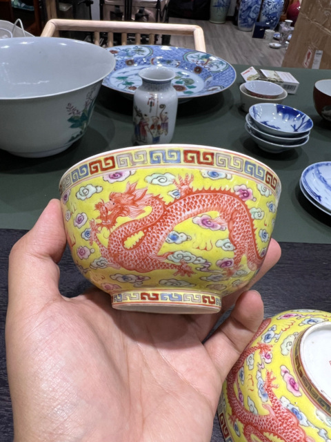 古玩陶瓷民國時期粉彩黃底龍紋碗一對拍賣,當前價格5600元