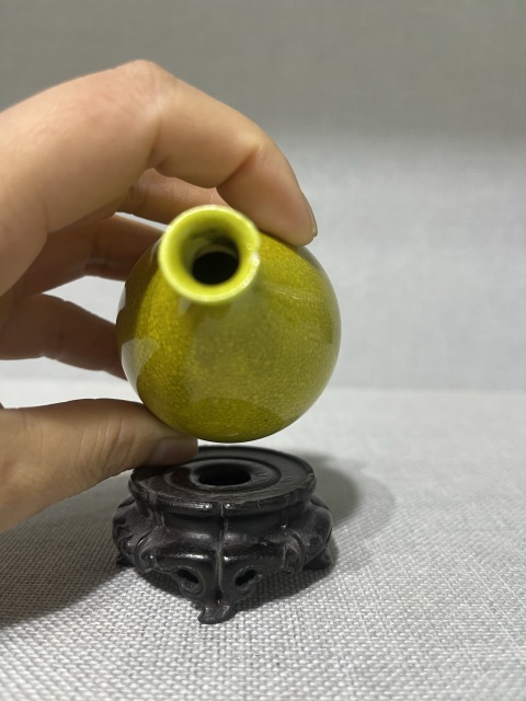 古玩陶瓷黃釉瓶拍賣，當前價格2600元