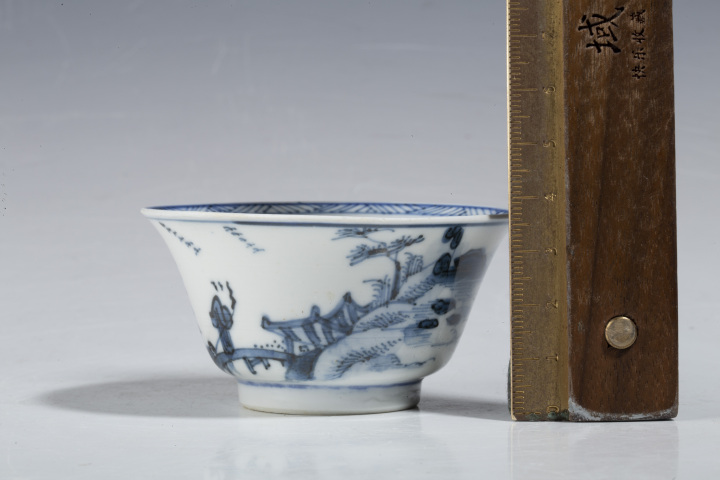 古玩陶瓷清康熙·青花山水人物紋杯拍賣,當前價格1980元