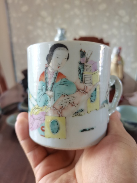 古玩陶瓷粉彩人物把杯拍賣,當前價格3688元
