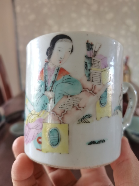 古玩陶瓷粉彩人物把杯拍賣,當前價格3688元