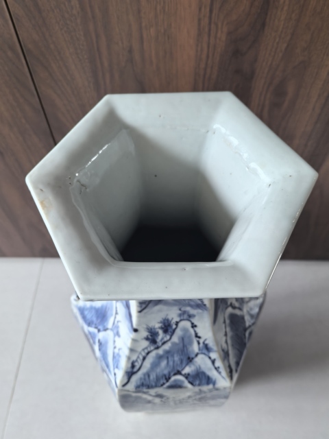 古玩陶瓷清中晚青花山水人物詩文六方瓶(60大尺寸)拍賣,當前價格38888元