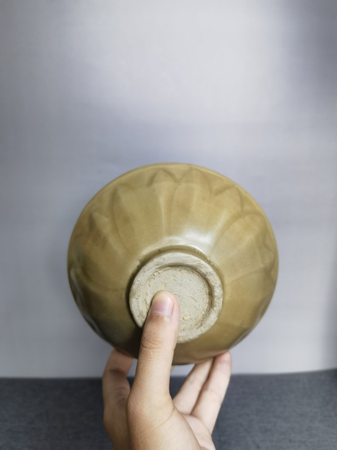 古玩陶瓷宋龍泉黃釉蓮瓣紋碗拍賣,當(dāng)前價(jià)格6800元