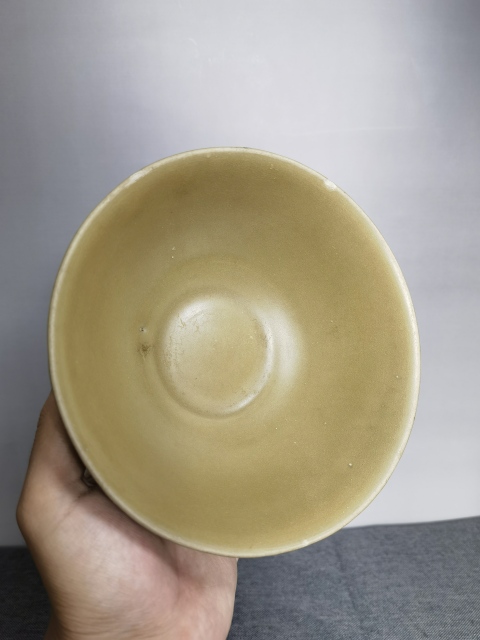 古玩陶瓷宋龍泉黃釉蓮瓣紋碗拍賣,當(dāng)前價(jià)格6800元