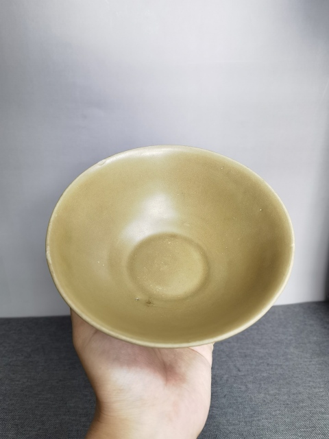 古玩陶瓷宋龍泉黃釉蓮瓣紋碗拍賣,當(dāng)前價(jià)格6800元