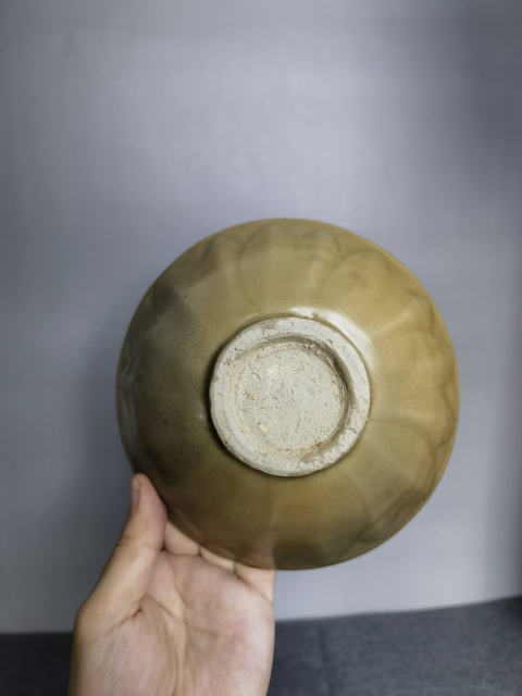 古玩陶瓷宋龍泉黃釉蓮瓣紋碗拍賣,當(dāng)前價(jià)格6800元