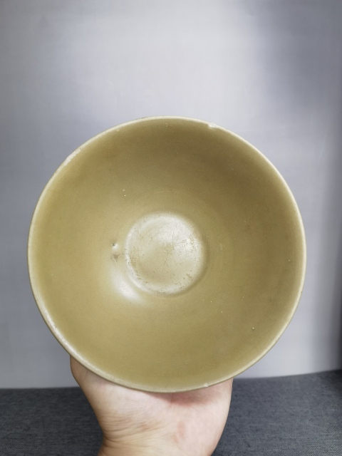 古玩陶瓷宋龍泉黃釉蓮瓣紋碗拍賣,當(dāng)前價(jià)格6800元