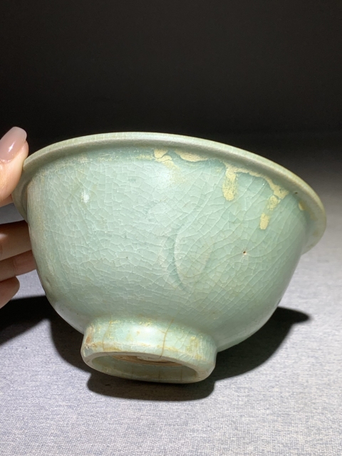 古玩陶瓷龍泉青瓷刻花撇口碗拍賣，當前價格2500元