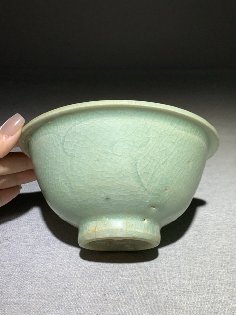 古玩陶瓷龍泉青瓷刻花撇口碗拍賣，當前價格2500元