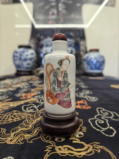 古玩陶瓷咸豐粉彩無雙譜人物鼻煙壺拍賣，當前價格8888元