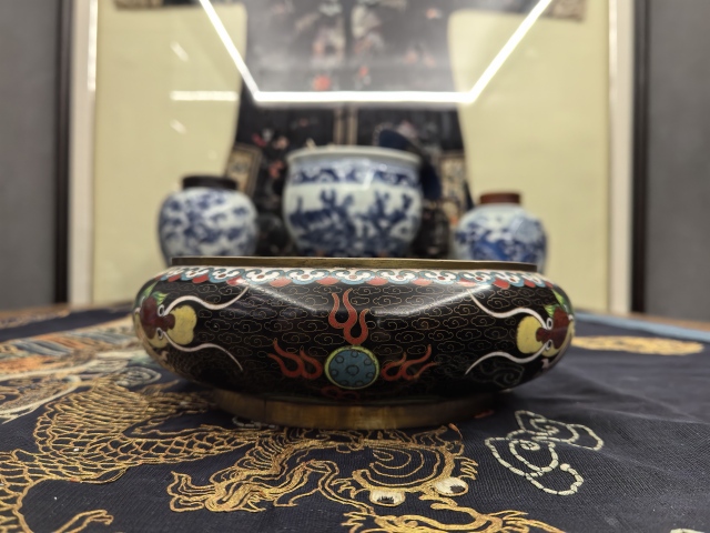 古玩陶瓷【國慶放漏】銅胎掐絲琺瑯龍紋鐋鑼洗拍賣，當(dāng)前價格2588元