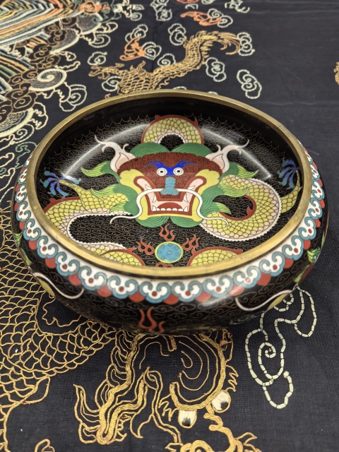 古玩陶瓷【國慶放漏】銅胎掐絲琺瑯龍紋鐋鑼洗拍賣，當(dāng)前價格2588元