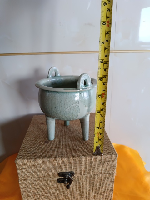 古玩陶瓷北宋龍泉青瓷鼎式爐拍賣,當前價格9800元