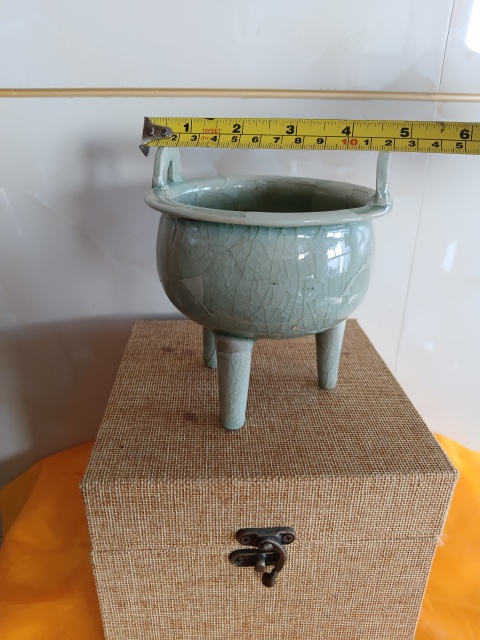古玩陶瓷北宋龍泉青瓷鼎式爐拍賣,當前價格9800元