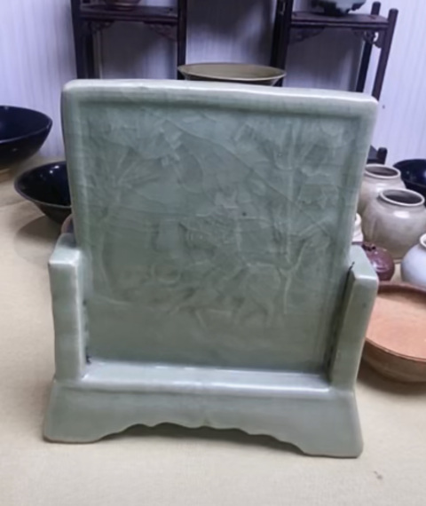 古玩陶瓷龍泉青瓷刻麒麟紋硯屏拍賣(mài)，當(dāng)前價(jià)格28000元