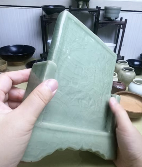 古玩陶瓷龍泉青瓷刻麒麟紋硯屏拍賣(mài)，當(dāng)前價(jià)格28000元