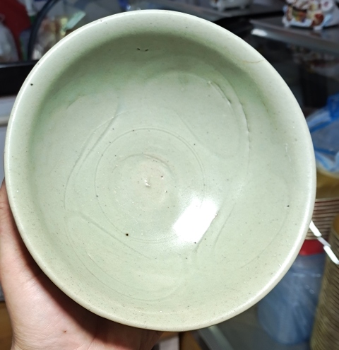 古玩陶瓷龍泉青瓷刻花撇口碗拍賣,當前價格18000元