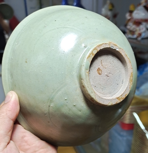 古玩陶瓷龍泉青瓷刻花撇口碗拍賣,當前價格18000元