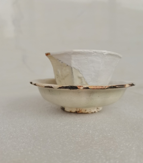 古玩陶瓷磁州窯白釉印花八方杯碟拍賣,當前價格0元