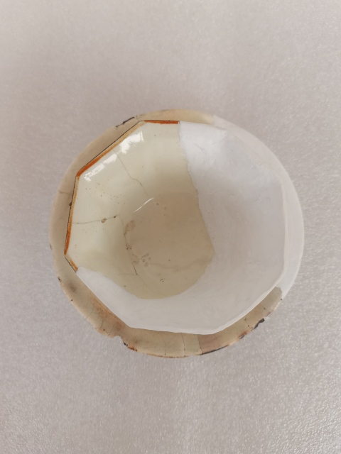 古玩陶瓷磁州窯白釉印花八方杯碟拍賣,當前價格0元