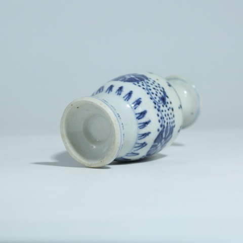 古玩陶瓷乾隆青花皮球花紋撇口瓶拍賣，當前價格2222元
