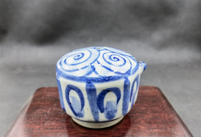 古玩陶瓷青花螺旋紋硯滴拍賣,當前價格198元