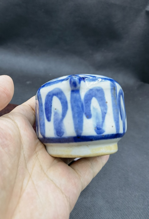 古玩陶瓷青花螺旋紋硯滴拍賣,當前價格198元