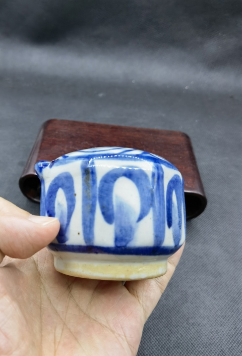 古玩陶瓷青花螺旋紋硯滴拍賣,當前價格198元