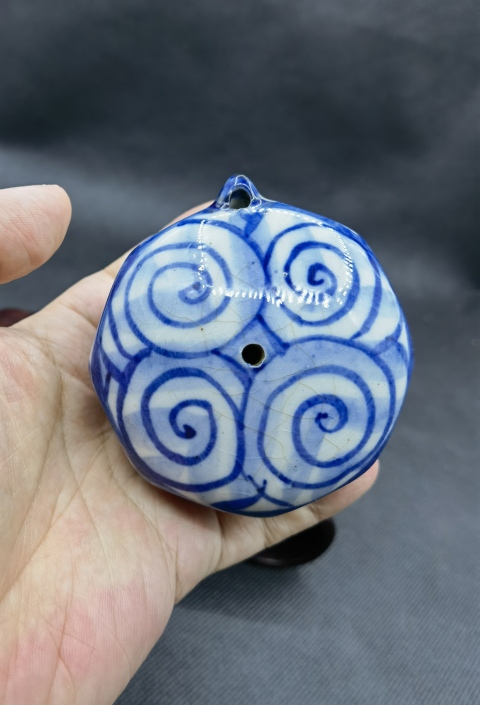 古玩陶瓷青花螺旋紋硯滴拍賣,當前價格198元