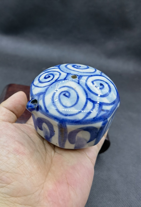 古玩陶瓷青花螺旋紋硯滴拍賣,當前價格198元