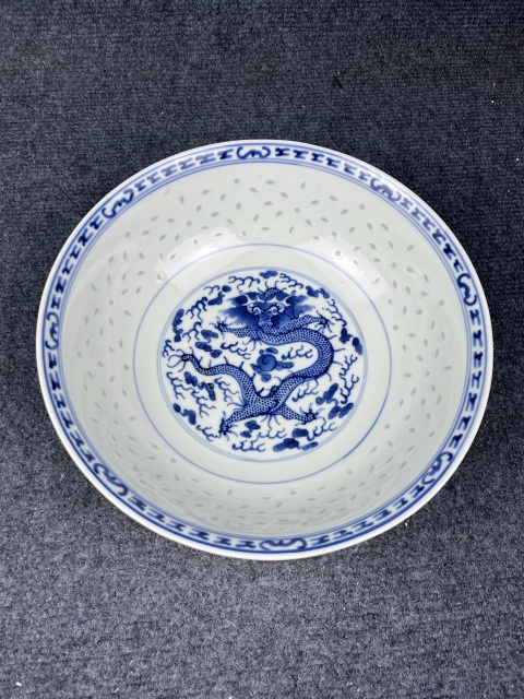青花玲瓏瓷正面龍紋大碗拍賣，當(dāng)前價(jià)格2288元