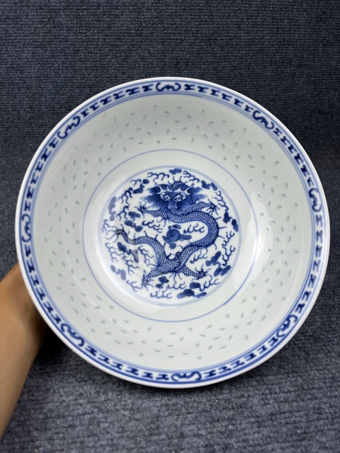 古玩陶瓷青花玲瓏瓷正面龍紋大碗拍賣，當前價格2288元