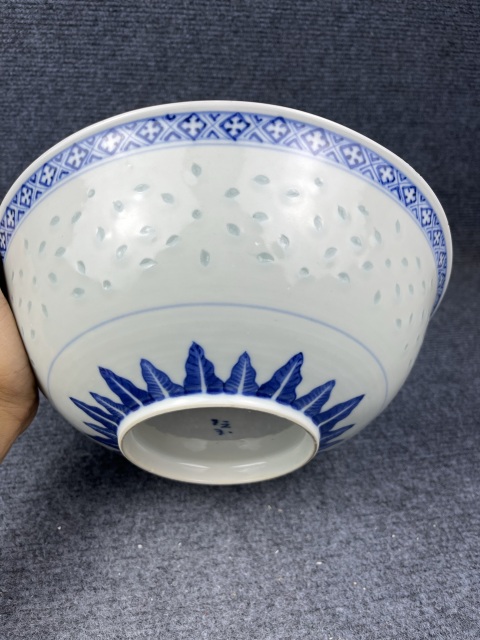 古玩陶瓷青花玲瓏瓷正面龍紋大碗拍賣，當前價格2288元