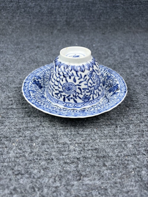 古玩陶瓷康熙青花花卉紋杯碟套拍賣，當(dāng)前價(jià)格1988元
