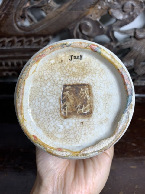 古玩陶瓷哥釉粉彩刀馬人物雞腿瓶拍賣，當(dāng)前價(jià)格3600元