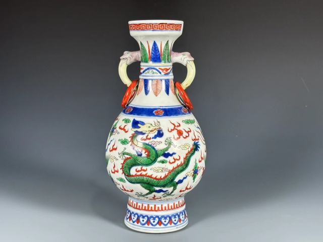 古玩陶瓷清晚期五彩龍頭輔首銜環(huán)瓶拍賣,當(dāng)前價格28000元