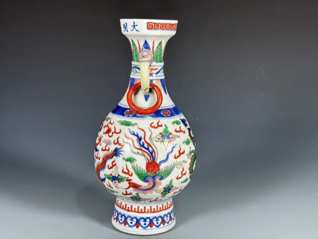 古玩陶瓷清晚期五彩龍頭輔首銜環(huán)瓶拍賣,當(dāng)前價格28000元