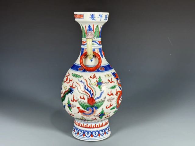 古玩陶瓷清晚期五彩龍頭輔首銜環(huán)瓶拍賣,當(dāng)前價格28000元