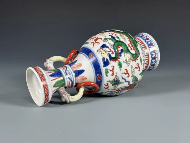古玩陶瓷清晚期五彩龍頭輔首銜環(huán)瓶拍賣,當(dāng)前價格28000元