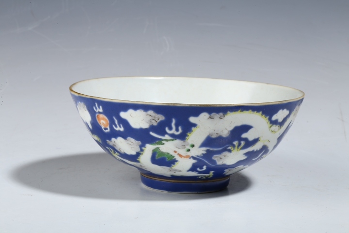 古玩陶瓷道光二級官藍地粉彩趕珠龍紋碗拍賣，當前價格6860元