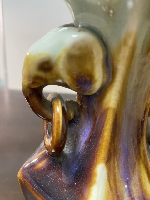 古玩陶瓷雙象鼻環(huán)耳六方瓶拍賣，當(dāng)前價格1800元