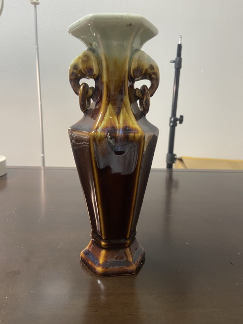 古玩陶瓷雙象鼻環(huán)耳六方瓶拍賣，當(dāng)前價格1800元