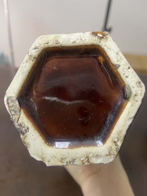 古玩陶瓷雙象鼻環(huán)耳六方瓶拍賣，當(dāng)前價格1800元