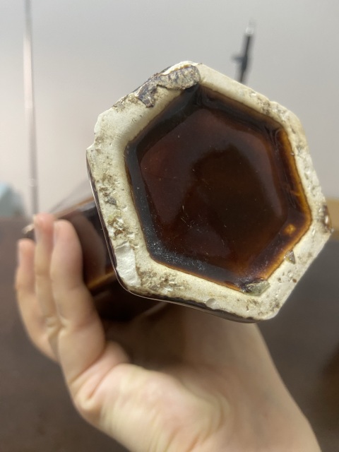 古玩陶瓷雙象鼻環(huán)耳六方瓶拍賣，當(dāng)前價格1800元