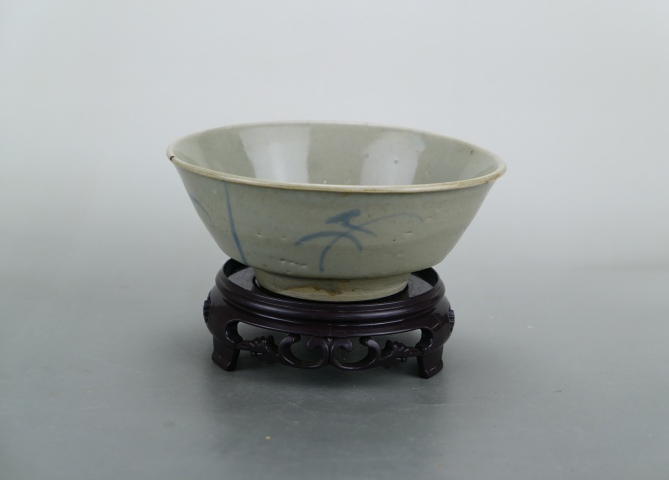 古玩陶瓷明代.龍泉青瓷青花花卉紋唇口碗(1368年-1644年)拍賣，當前價格720元