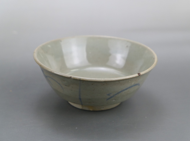 古玩陶瓷明代.龍泉青瓷青花花卉紋唇口碗(1368年-1644年)拍賣，當前價格720元