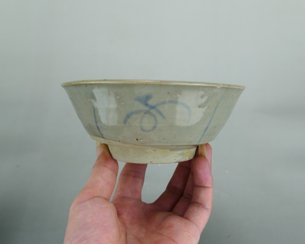 古玩陶瓷明代.龍泉青瓷青花花卉紋唇口碗(1368年-1644年)拍賣，當前價格720元