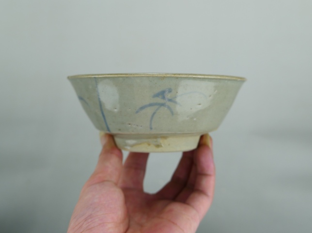 古玩陶瓷明代.龍泉青瓷青花花卉紋唇口碗(1368年-1644年)拍賣，當前價格720元