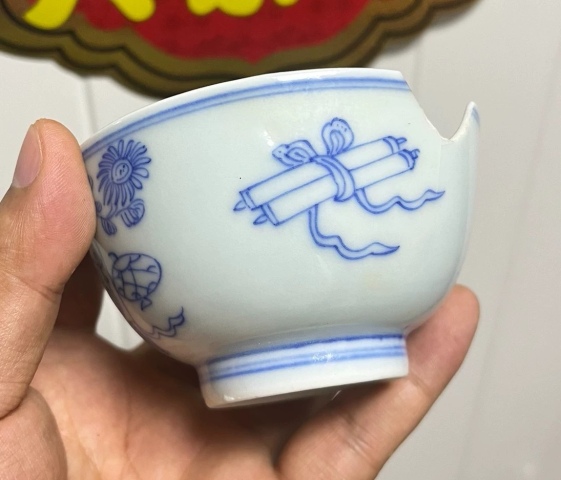 古玩陶瓷乾隆淡描青花博古插花紋茶圓拍賣,當(dāng)前價格800元