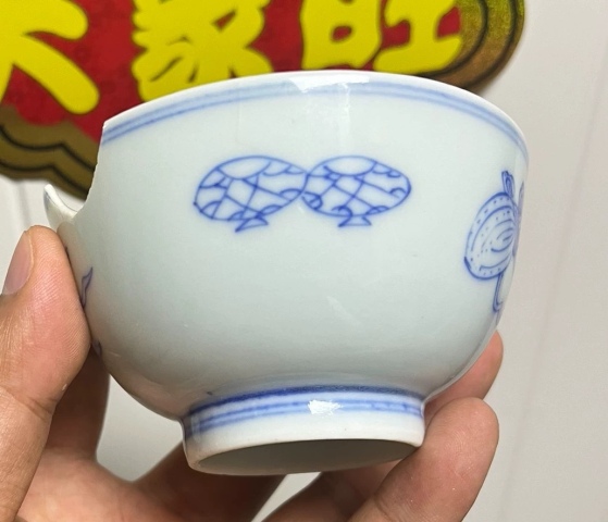 古玩陶瓷乾隆淡描青花博古插花紋茶圓拍賣,當(dāng)前價格800元